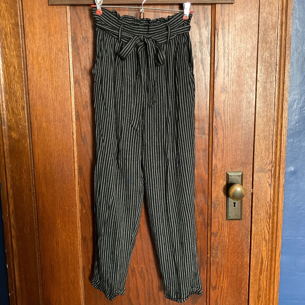 American Eagle Black and White Pinstripe Pants - Women's Size S